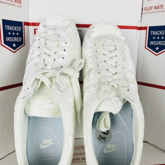 Womens Nike Cortez Classic Velvet AA3255-100 Sz9.5 - Picture 8 of 8